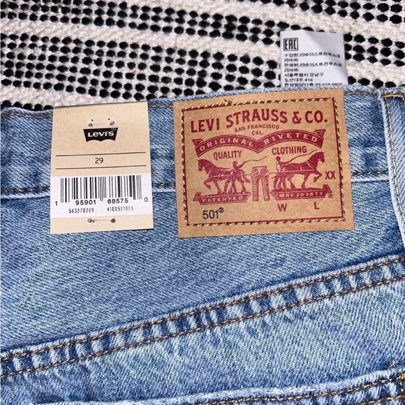 Levi 501 shorts NWT size 29 light blue - Picture 4 of 5